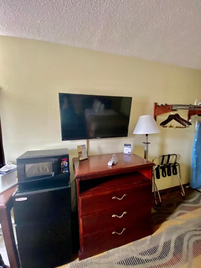 Travelodge By Wyndham La Porte/Michigan City Area מראה חיצוני תמונה