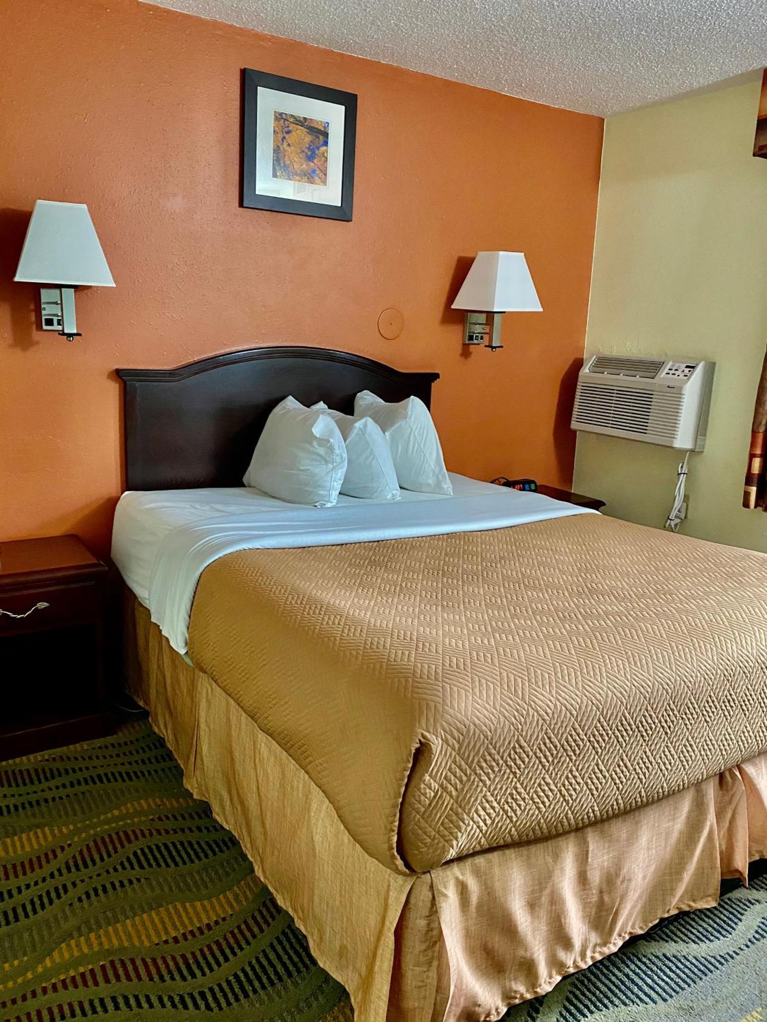 Travelodge By Wyndham La Porte/Michigan City Area מראה חיצוני תמונה