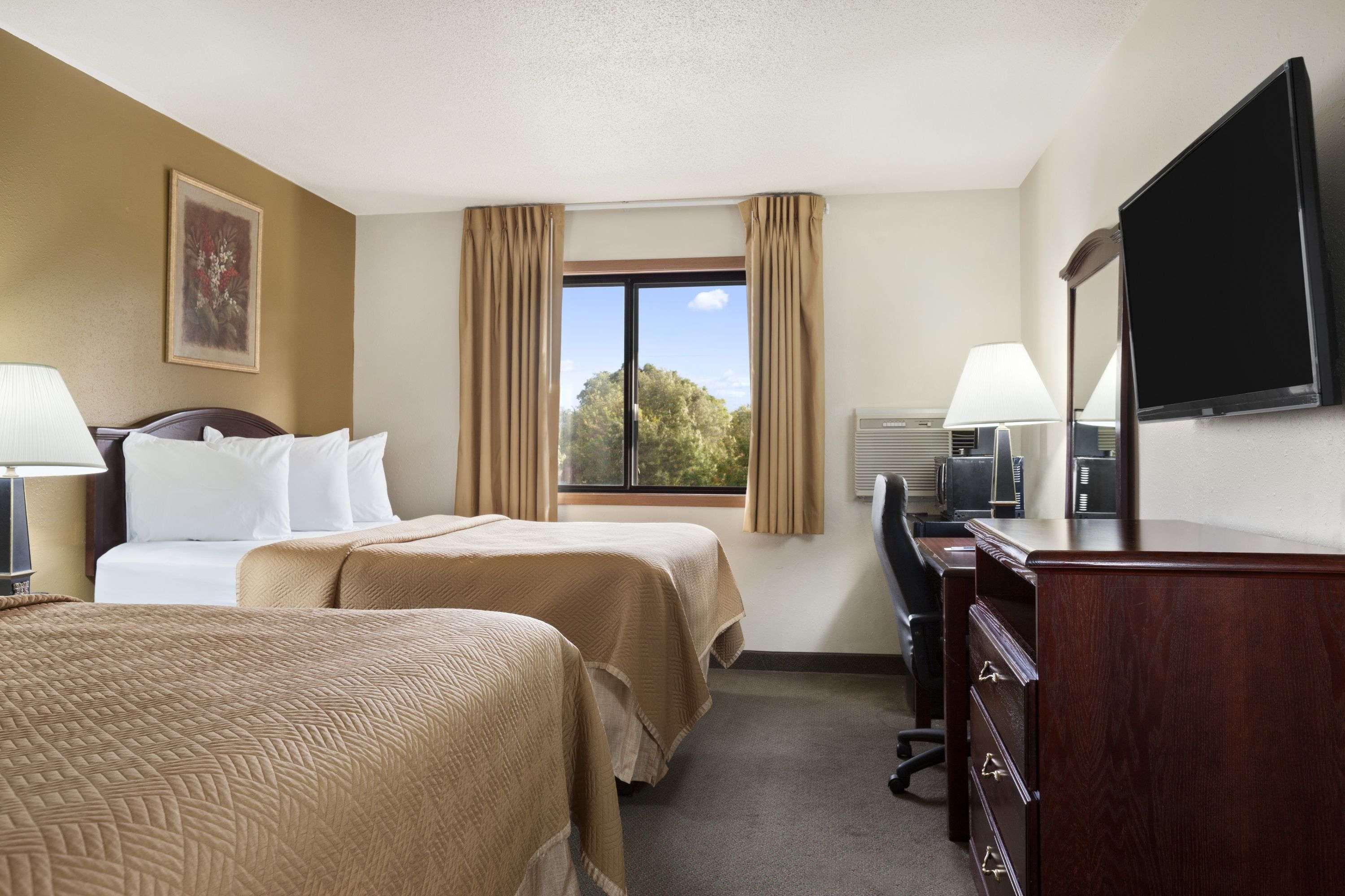 Travelodge By Wyndham La Porte/Michigan City Area מראה חיצוני תמונה
